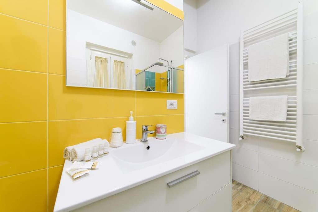 Stazione Treni - Wi-Fi & Netflix Cozy Space Apartamento Salerno Exterior foto